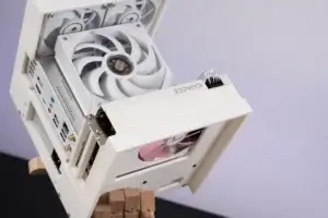 Close-up of white Seaview Case cooling system with Zephyr GPU and silver custom cables by Ander