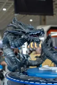 Close-up of the dragon’s head with sharp details and red eyes on the Vertex Dragon Mod.