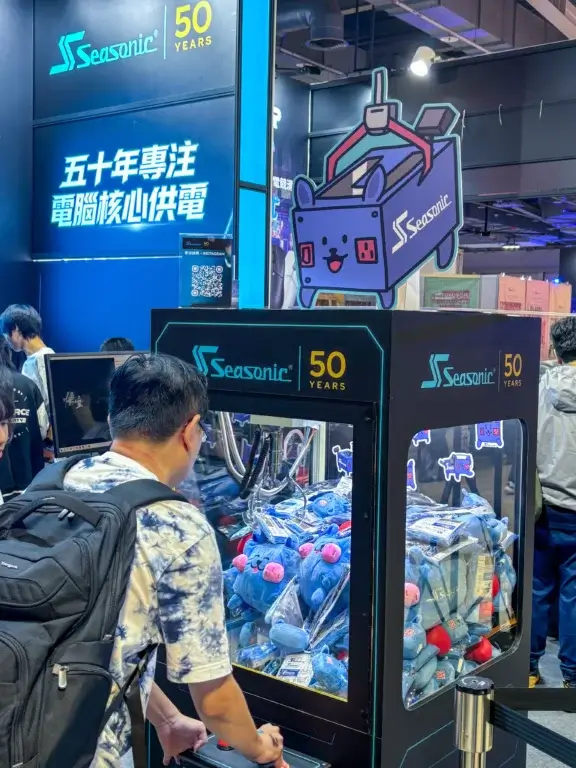 The Seasonic WATTY claw machine at WirForce 2025
