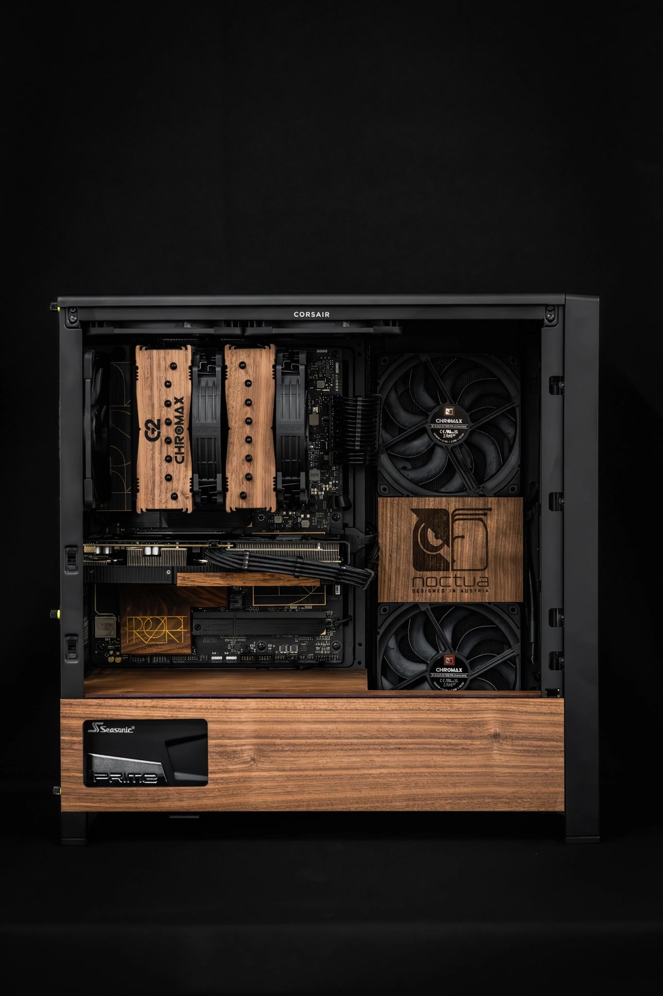 Interior view of Aguel Design personal PC with Seasonic PRIME TX Noctua Edition and Noctua cooling